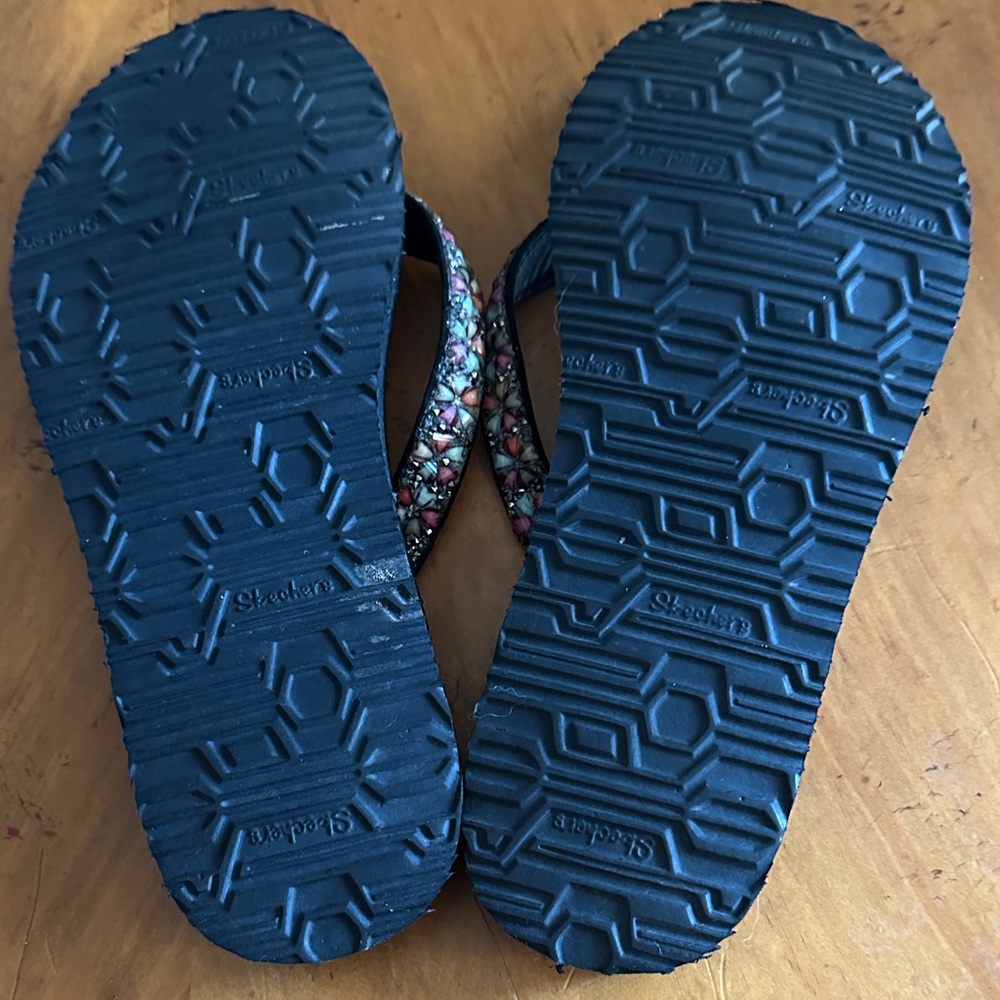 Skechers Women’s Black Flip Flop Sandals with Multicolor Beaded Straps - Picture 5 of 8